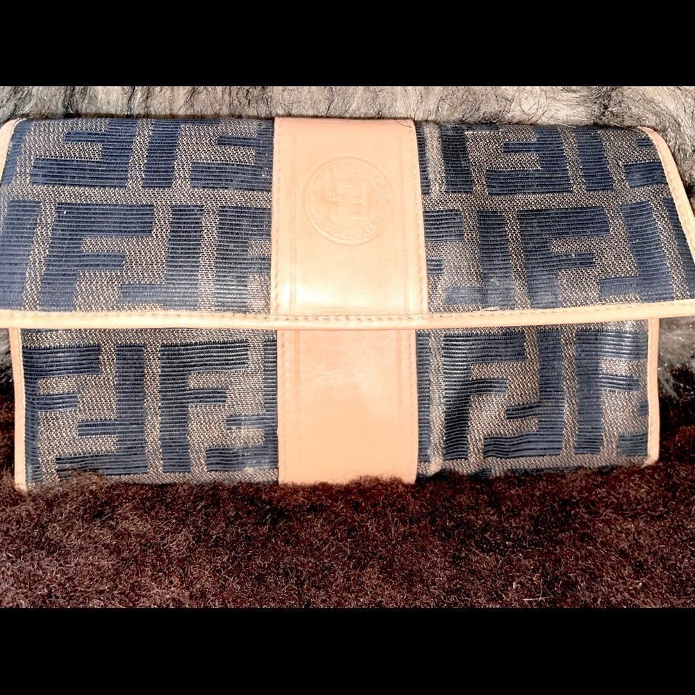 AUTHENTIC VINTAGE FENDI ZUCCA FULL SIZE CONTINENTAL WALLET(RARE